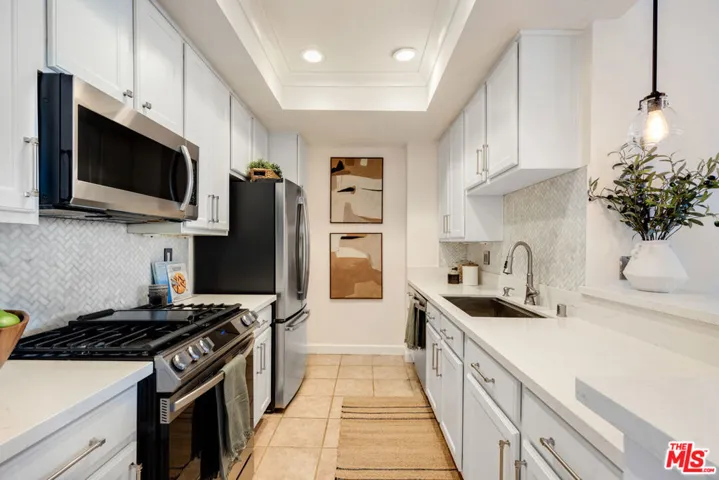 11225 Peach Grove Street 104, Los Angeles, California 91601 — photo 4