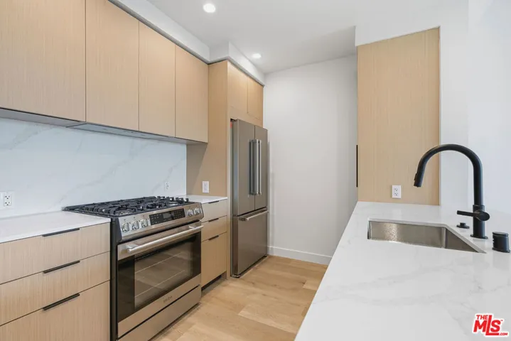 3555 Overland Avenue 406, Los Angeles, California 90034 — photo 4