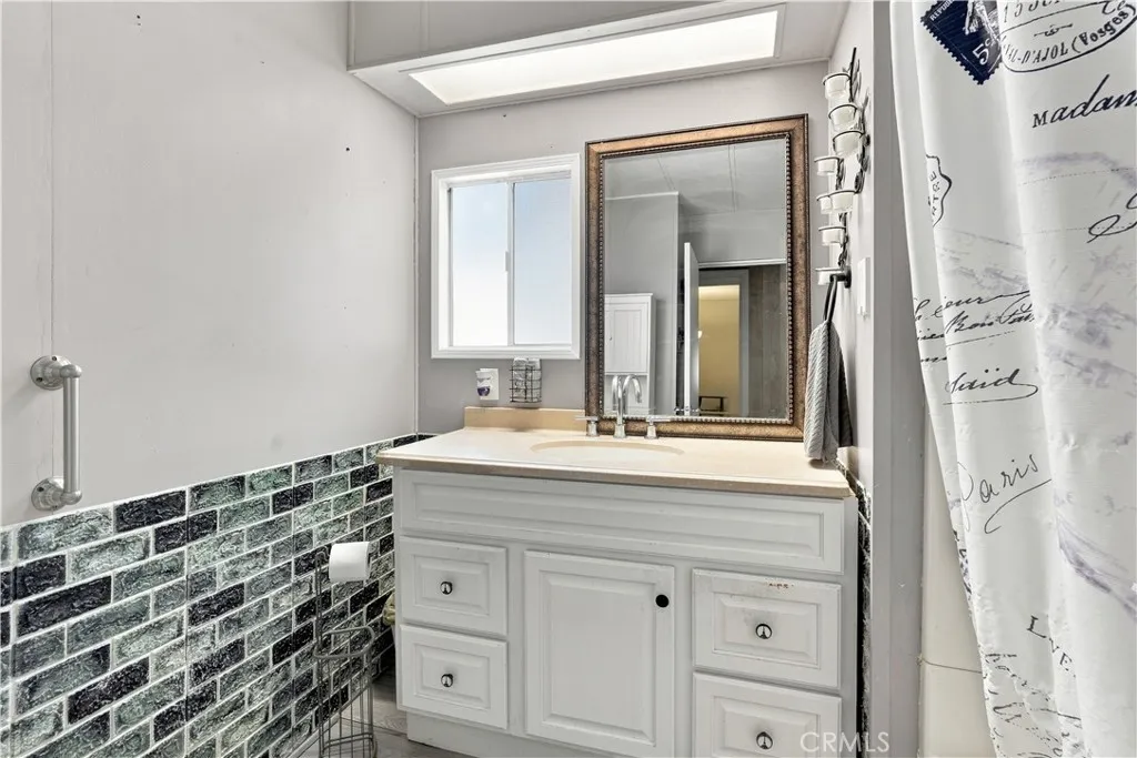 Full bathroom Full bathroom