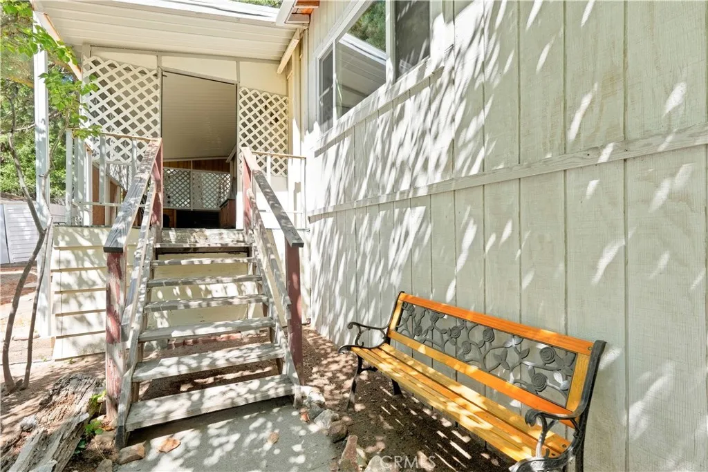 Steps to covered porch. Steps to covered porch.