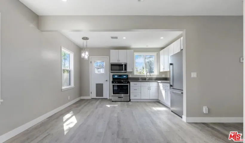 9217 Langdon Avenue, North Hills, California 91343 — photo 4