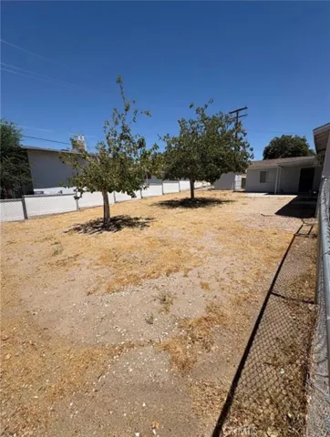 435 S 1st, Barstow, California 92311 — photo 5