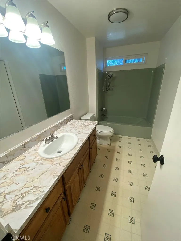Hall bath. Hall bath.
