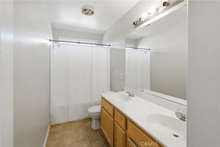 Upstairs full bathroom