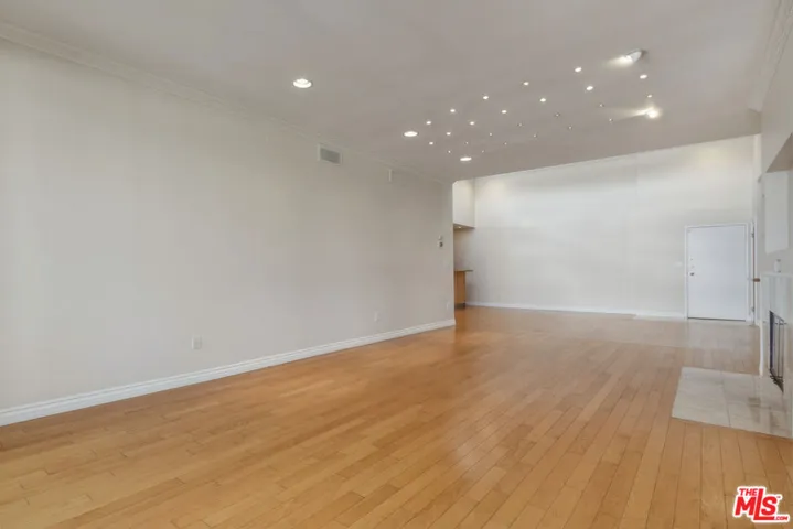4443 Ventura Canyon Avenue 304, Sherman Oaks, California 91423 — photo 4