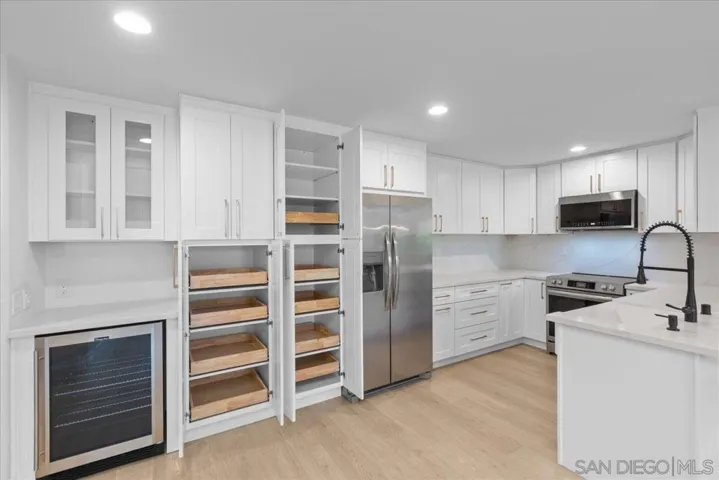 580 Camino De La Reina 227, San Diego, California 92108 — photo 4