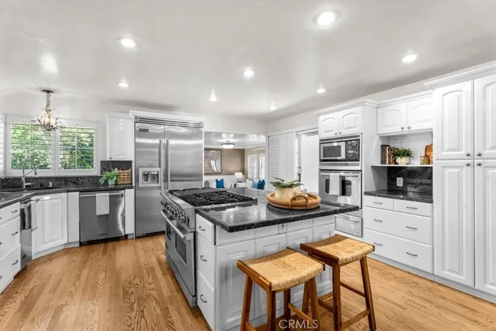 Large Eat-In Kitchen with Island and high-end appliances