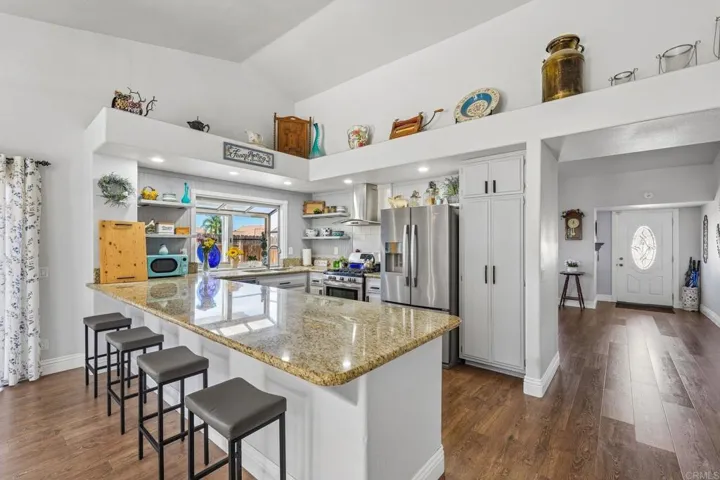 25430 Blackthorne Drive, Murrieta, California 92563 — photo 5