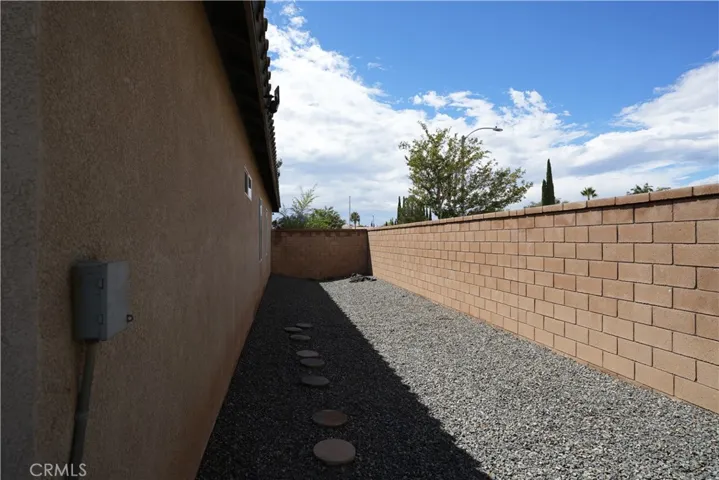16510 Denham Lane, Victorville, California 92395 — photo 5