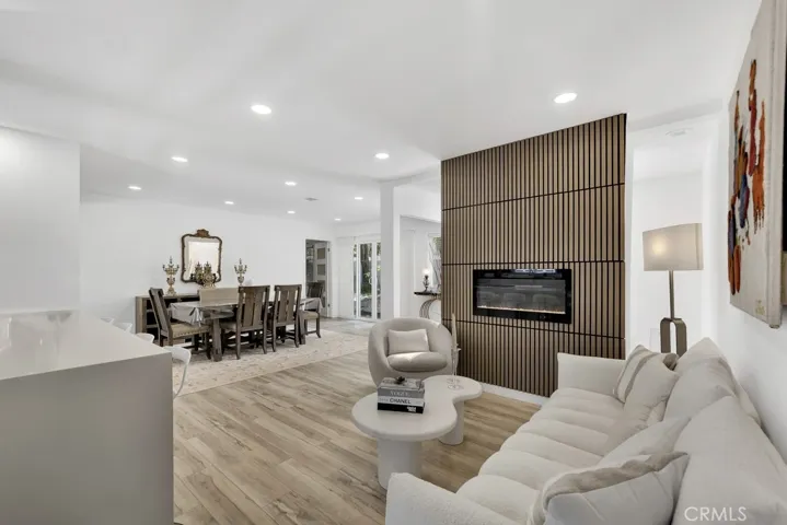 22736 Schoolcraft, West Hills, California 91307 — photo 4