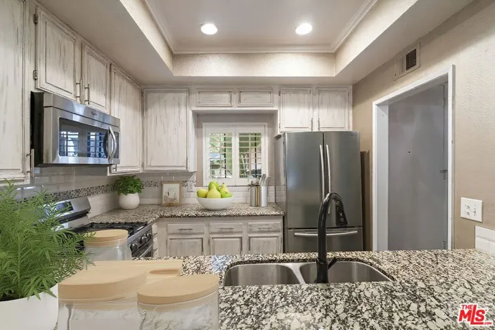 3480 Barham Boulevard 203, Los Angeles, California 90068 — photo 5