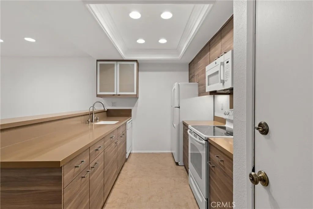 Entry to kitchen.