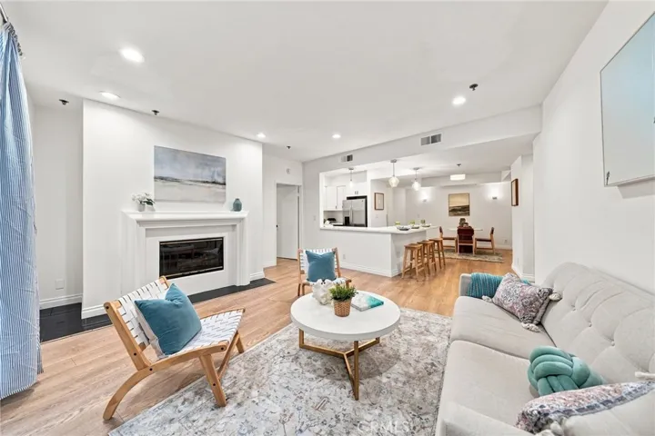 2222 N Beachwood Drive 105, Los Angeles, California 90068 — photo 4