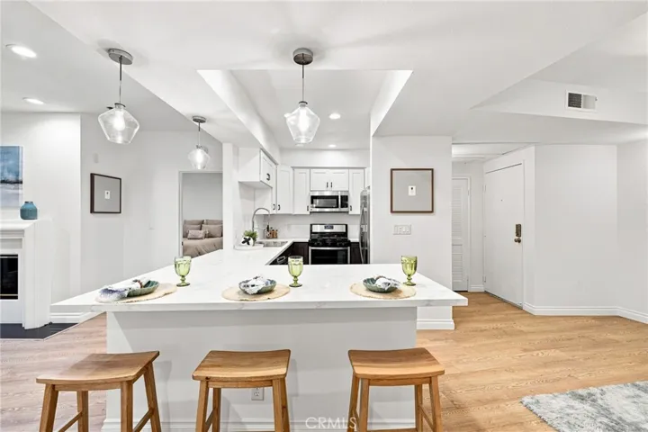 2222 N Beachwood Drive 105, Los Angeles, California 90068 — photo 5