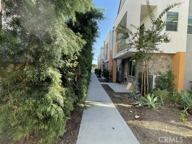 218 Scratch, Covina, California 91722 — photo 4