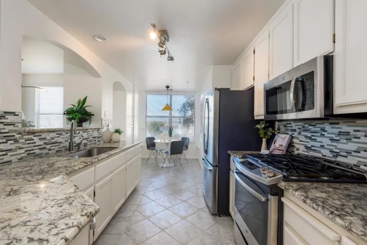 500 Baltic Circle 524, Redwood City, California 94065 — photo 4