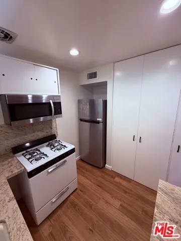2000 Ivar Avenue Unit 3, Los Angeles, California 90068 — photo 5