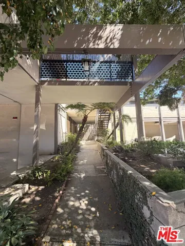 Bldg. Entrance on Ivar