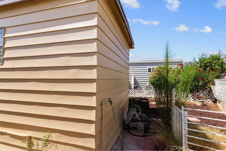 outside back of unit