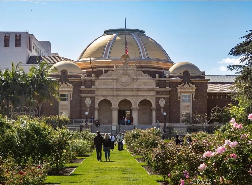 USC, Exposition Park, Museums, & Entertainment.