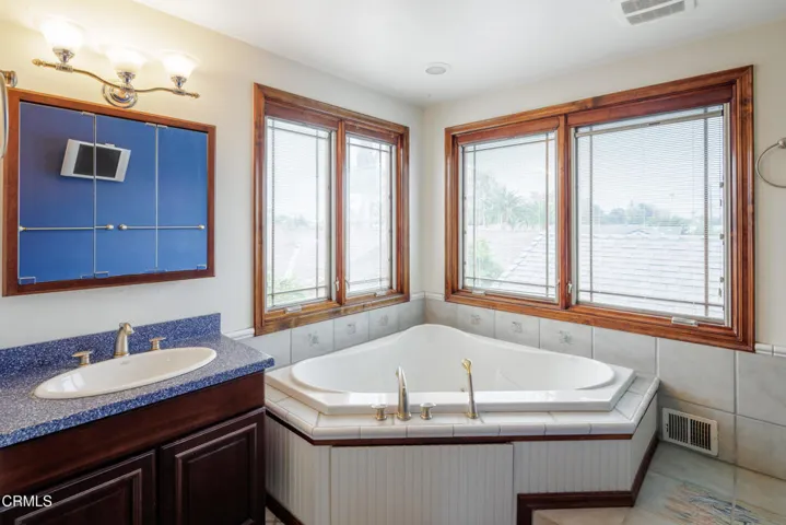 411 E Yucca St-5393-HDR