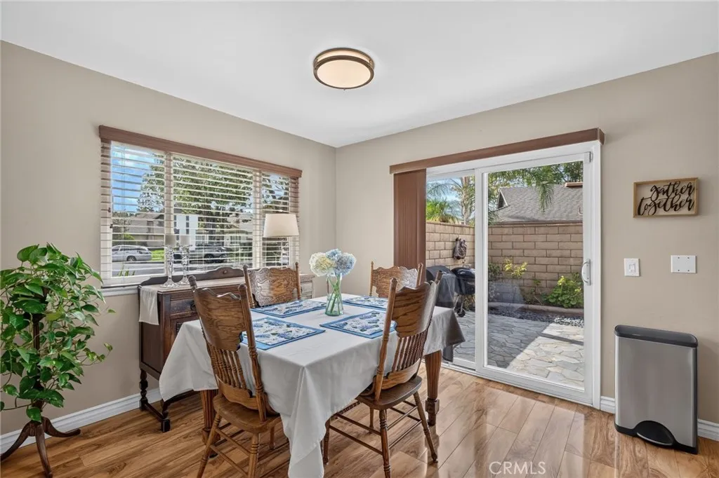 Dining room is 11' 6" X 9'9"