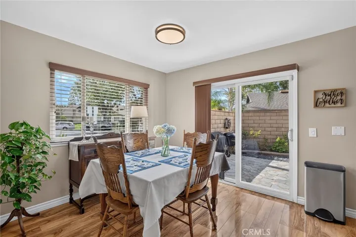 Dining room is 11' 6" X 9'9"