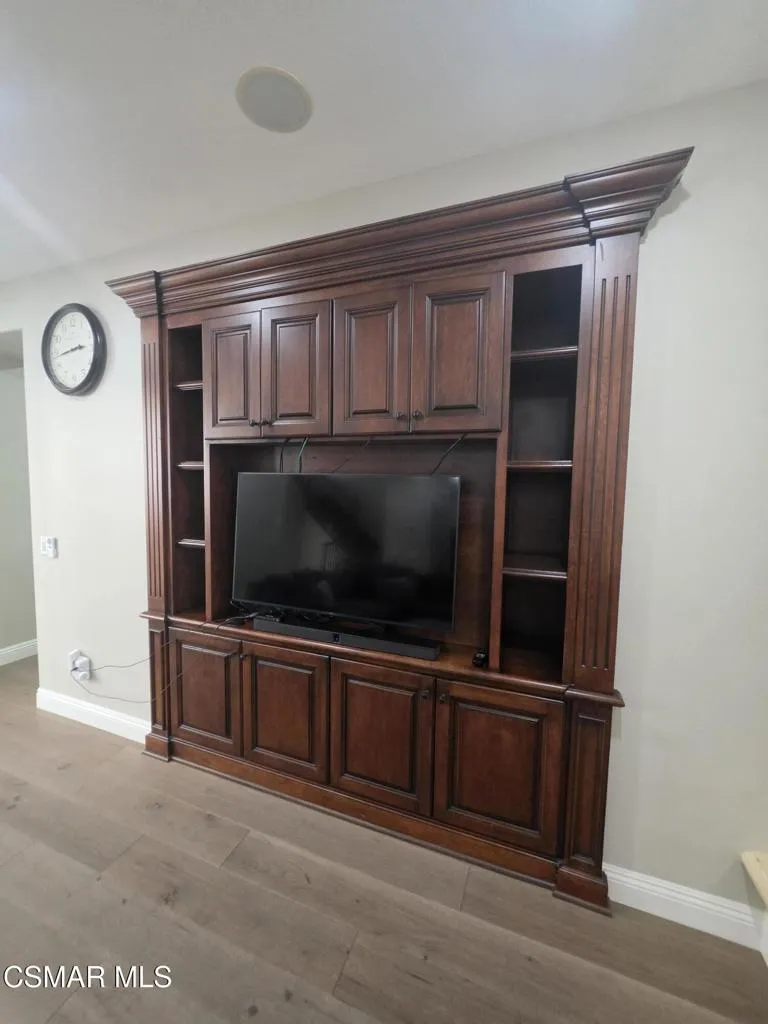 Entertainment center