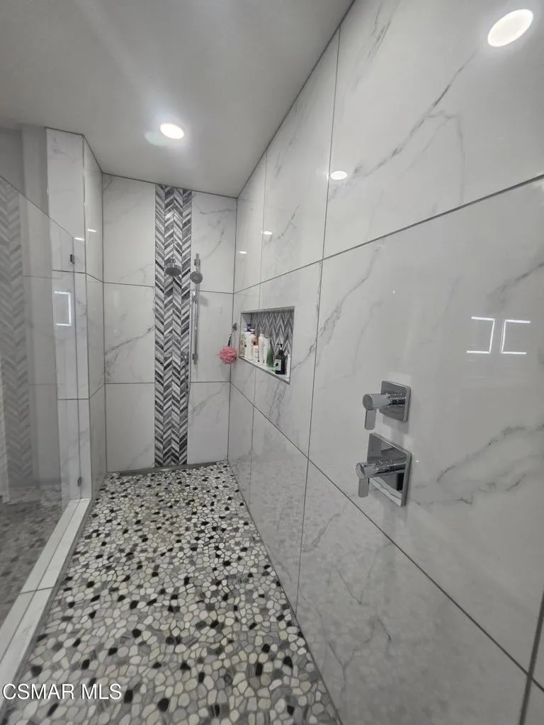 Primary's shower