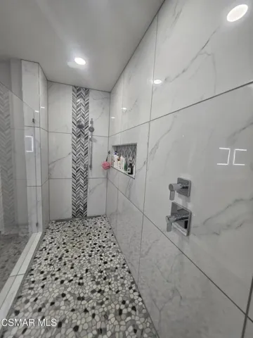 Primary's shower