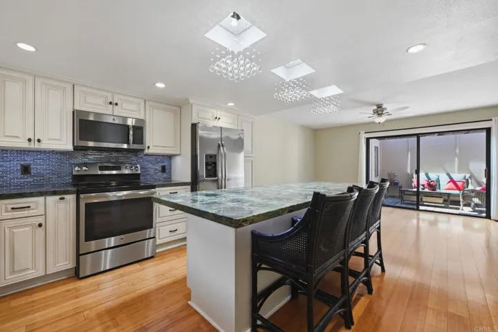 8437 Via Mallorca, La Jolla, California 92037 — photo 5