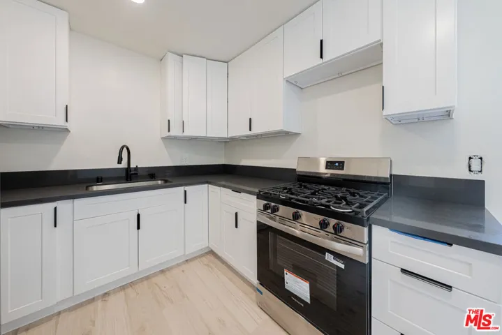 8149 Alcove Avenue, Los Angeles, California 91605 — photo 5