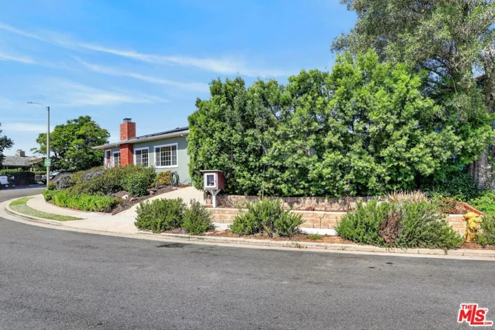 5551 Arch Crest Drive, Los Angeles, California 90043 — photo 4