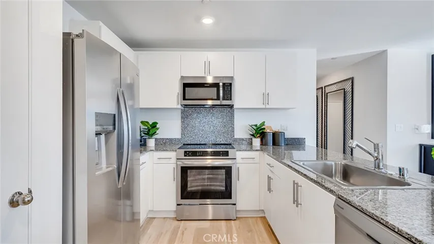 14381 Aurora Court, Hesperia, California 92345 — photo 5
