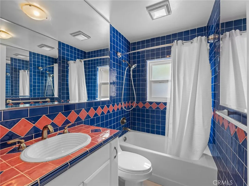 Bathroom - Halllway Bathroom - Halllway