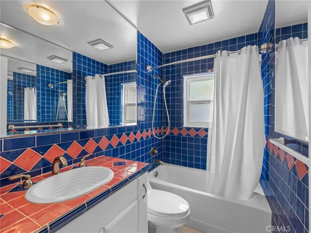 Bathroom - Halllway