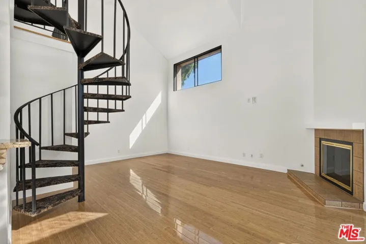 8701 Falmouth Avenue 202, Los Angeles, California 90293 — photo 4