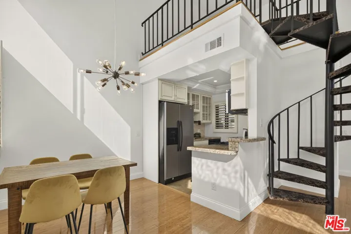 8701 Falmouth Avenue 202, Los Angeles, California 90293 — photo 5