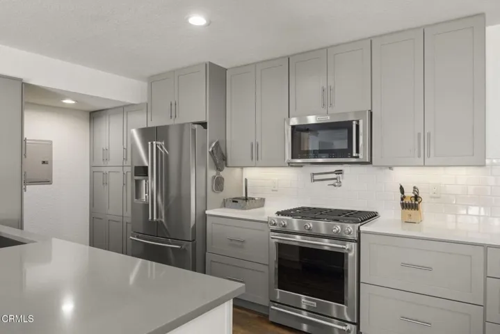 20-web-or-mls-SeaoroStudios-Mart52