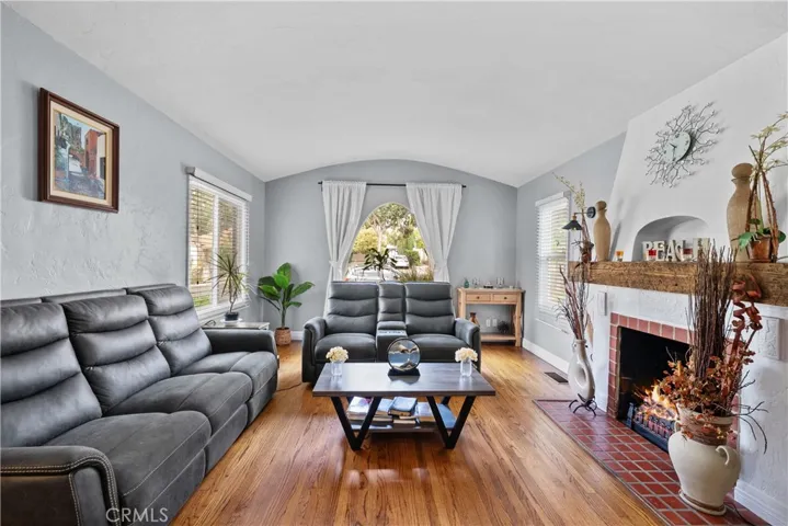 1010 E Santa Anita, Burbank, California 91501 — photo 5