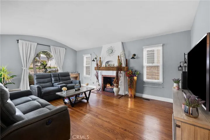 1010 E Santa Anita, Burbank, California 91501 — photo 4