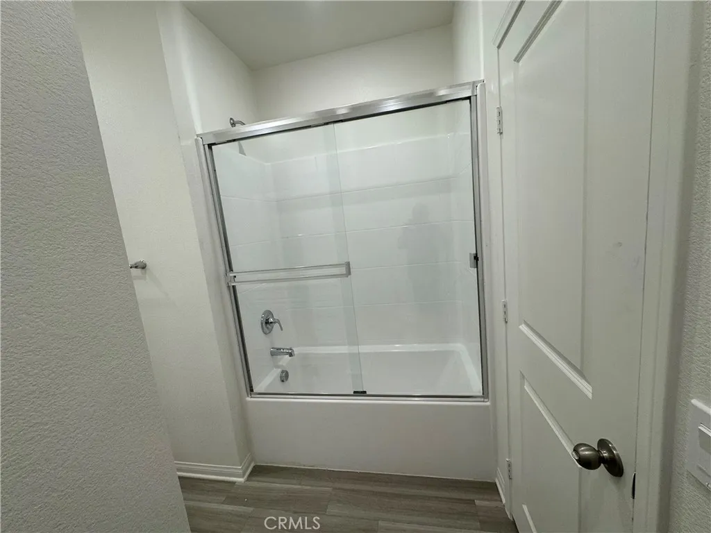 bathroom shared with other bedrooms 2 doors to access it from either side