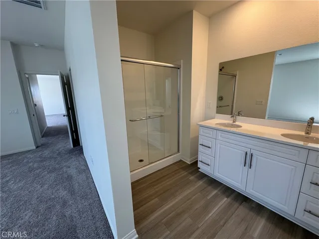 primary bedroom bathroom