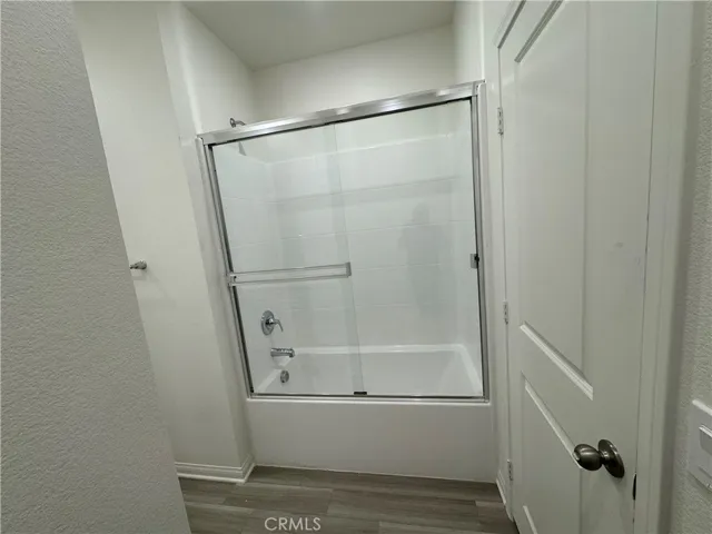 bathroom shared with other bedrooms 2 doors to access it from either side