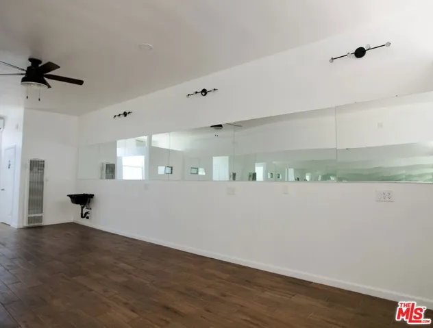 8005 S Van Ness Avenue, Inglewood, California 90305 — photo 4