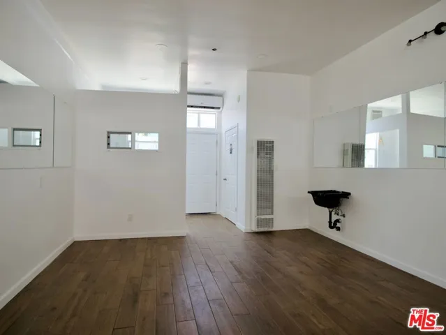 8005 S Van Ness Avenue, Inglewood, California 90305 — photo 5