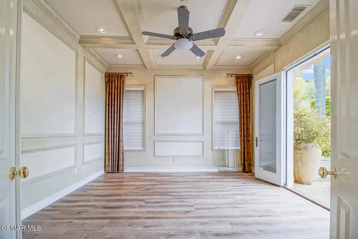 B ENTRY ROOM 01