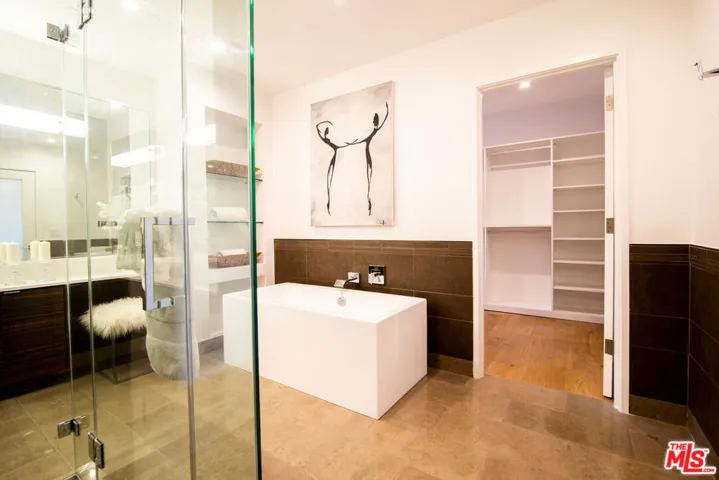 1015 Figueroa Terrace 22, Los Angeles, California 90012 — photo 4