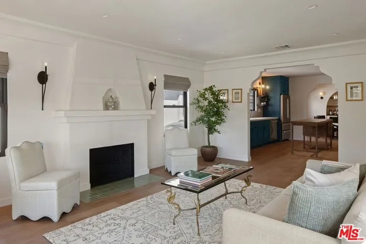 3866 Olmsted Avenue, Los Angeles, California 90008 — photo 5