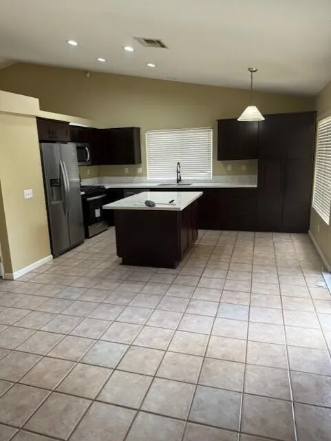 kitchen close kitchen close